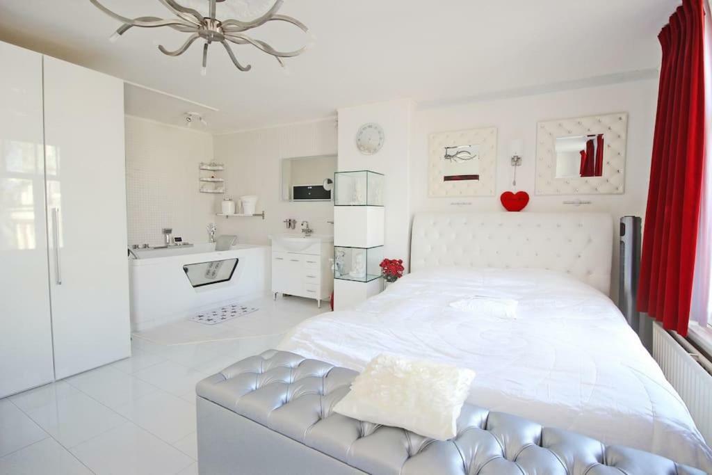 White Luxury Penthouse In City Centre Amsterdam Exterior photo