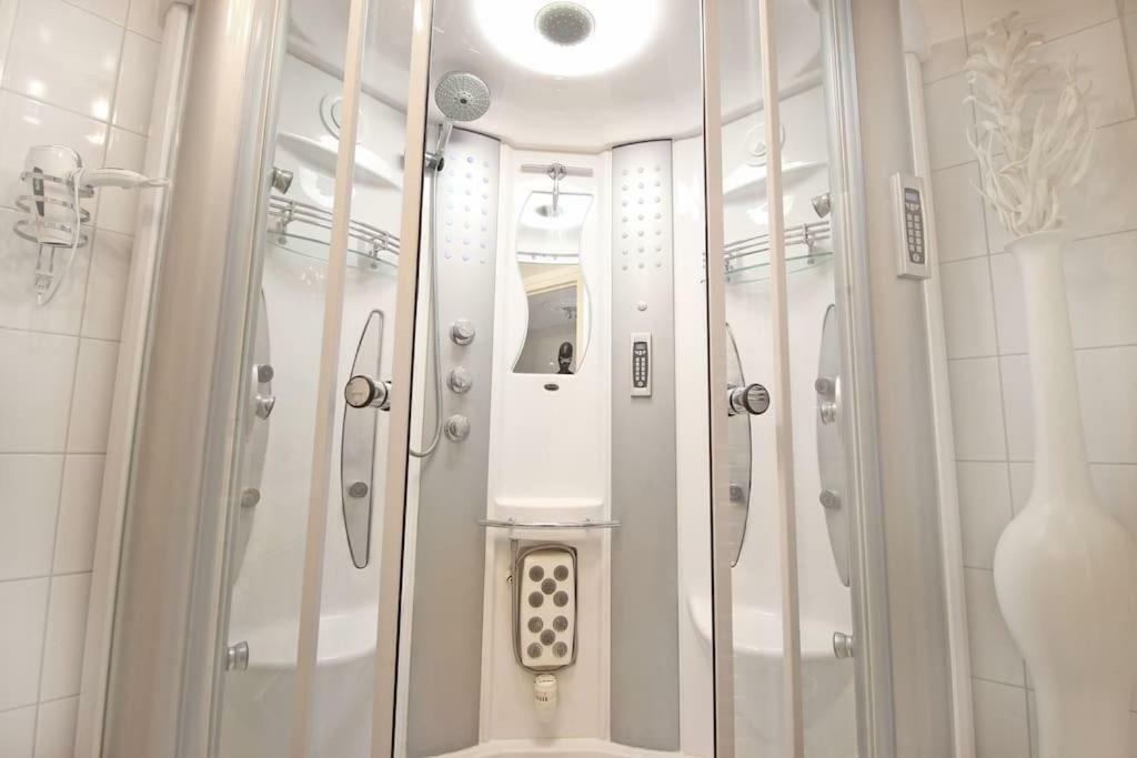 White Luxury Penthouse In City Centre Amsterdam Exterior photo